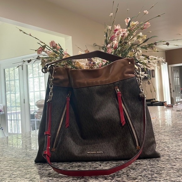 Beautiful Michael Kors handbag with gorgeous gold and red accents. Gap jeans 👖